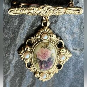 Gold Floral Pendant Vintage Pin Brooch